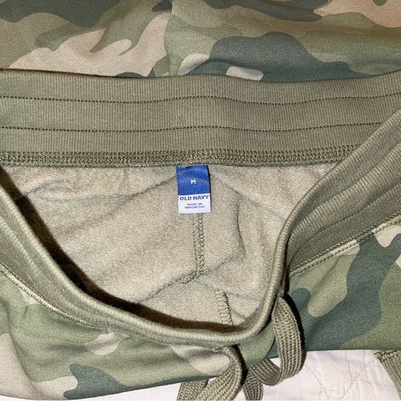 Old Navy Camo Joggers - Picture 4 of 11